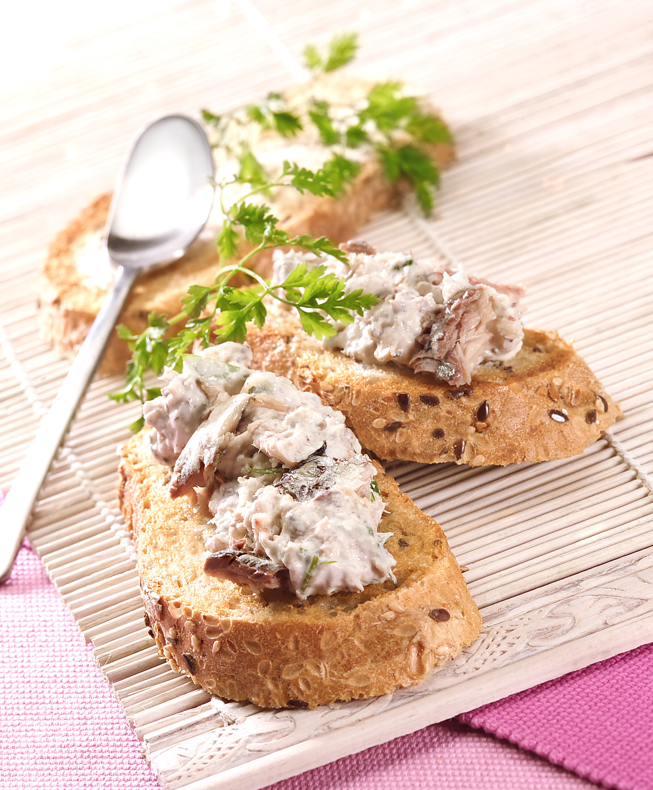 TOASTS DE RILLETTES DE FILETS DE SARDINES CITRON BASILIC - Saupiquet